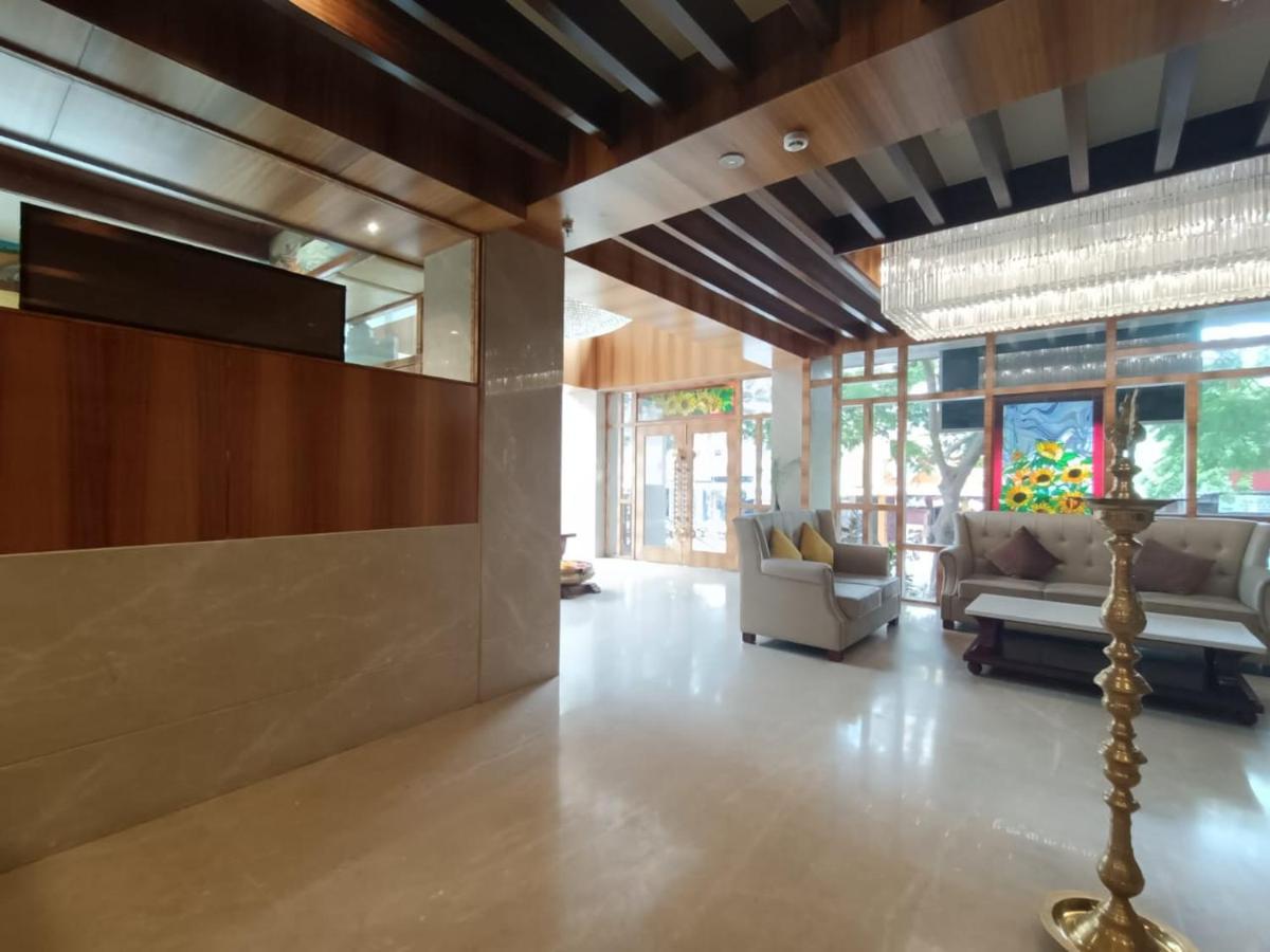 Rkn Grand Hotel Puducherry Buitenkant foto