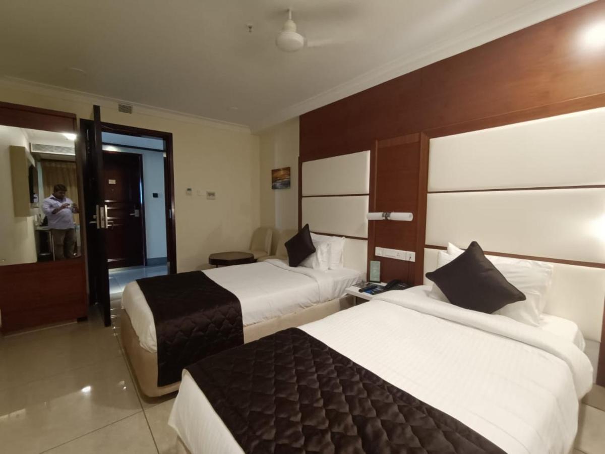 Rkn Grand Hotel Puducherry Buitenkant foto